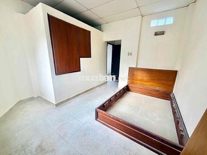 Sát MT - Hồ Xuân Hương - Bình Thạnh ( 4PN - nội thất cơ bản )