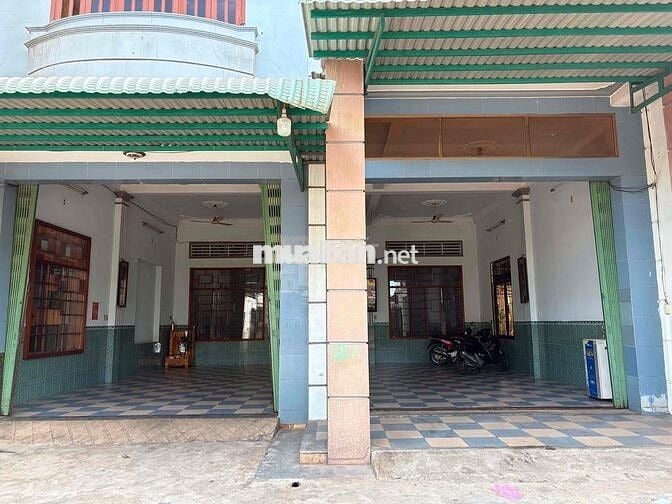 nhà trống mặt bằng cần cho thuê