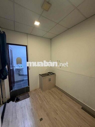 CHO THUÊ PHÒNG BAN CÔNG Ở CHU VĂN AN ,GẦN ĐH GTVT HUTECH UEF VĂN LAN