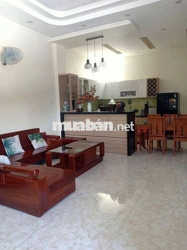 Nhà mặt tiền trung tâm thành phố