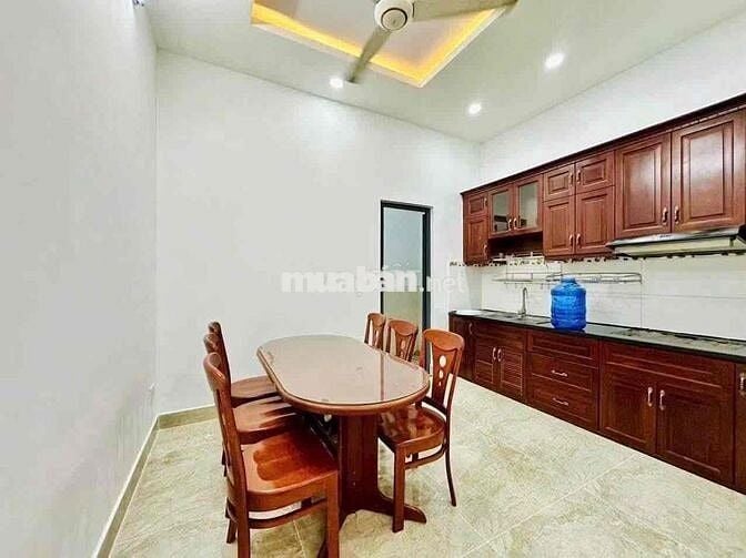 Cho Thuê Nhà DT 180m2 1Trệt 2Lầu 4Pn 4Wc Hẻm Xe Tải Gần Chợ Cầu Đồng