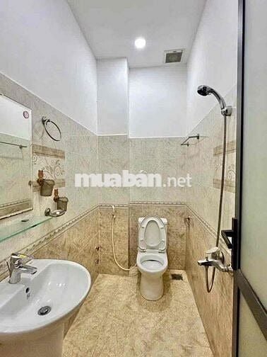 Cho Thuê Nhà DT 180m2 1Trệt 2Lầu 4Pn 4Wc Hẻm Xe Tải Gần Chợ Cầu Đồng