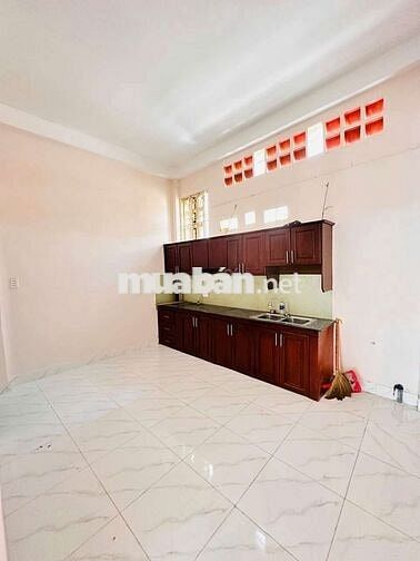 Nhà 1 Trệt 2 Lầu Sân Thượng 3PN 4WC Mặt Tiền Đường Nguyễn Văn Quỳ