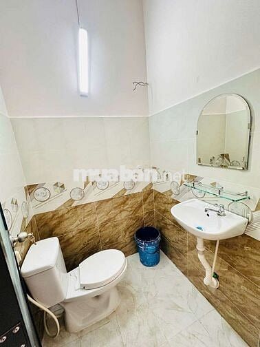 Nhà 1 Trệt 2 Lầu Sân Thượng 3PN 4WC Mặt Tiền Đường Nguyễn Văn Quỳ