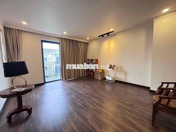Cho Thuê Biệt Thự Ninesouth full nội thất DT 140m2 3pn 4wc Giá 32tr/m2