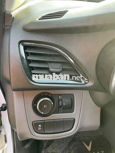 VinFast Fadil Base 2021 Trắng 40.000 KM