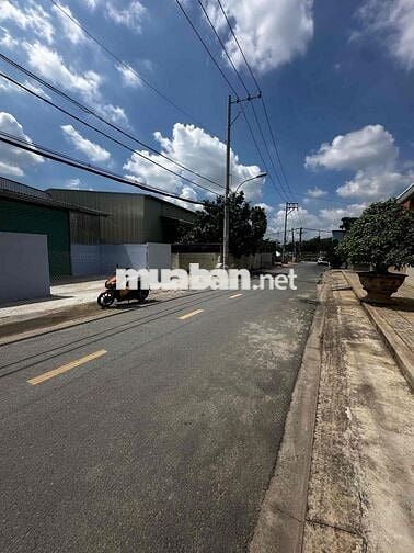 cho thuê nhà kho mới xây . dt 350m2 mặt đuòng lớn