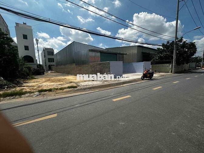 cho thuê nhà kho mới xây . dt 350m2 mặt đuòng lớn