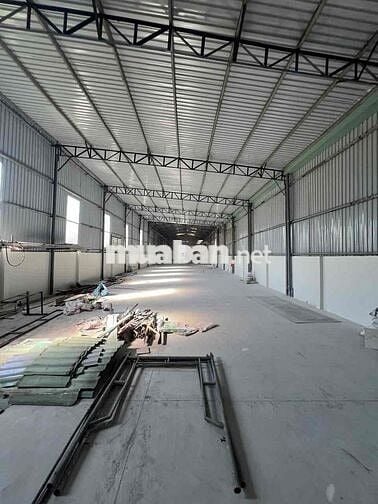 cho thuê nhà kho mới xây . dt 350m2 mặt đuòng lớn