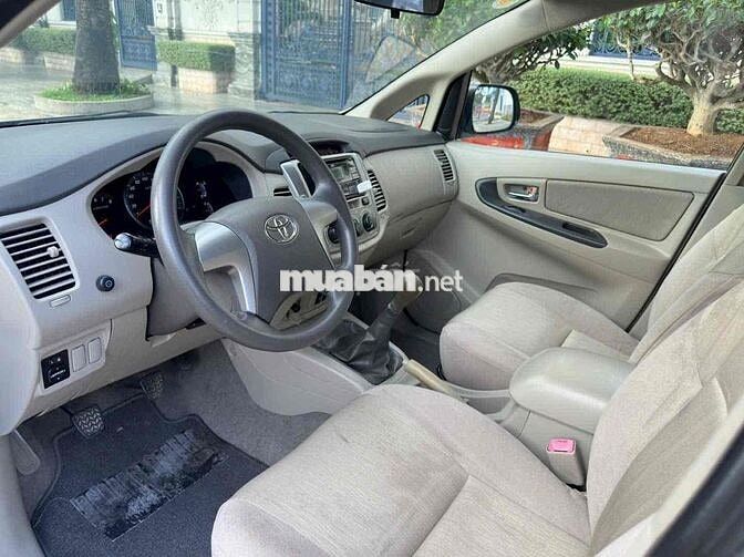 Toyota Innova 2.0E 2016 Số Sàn Bạc