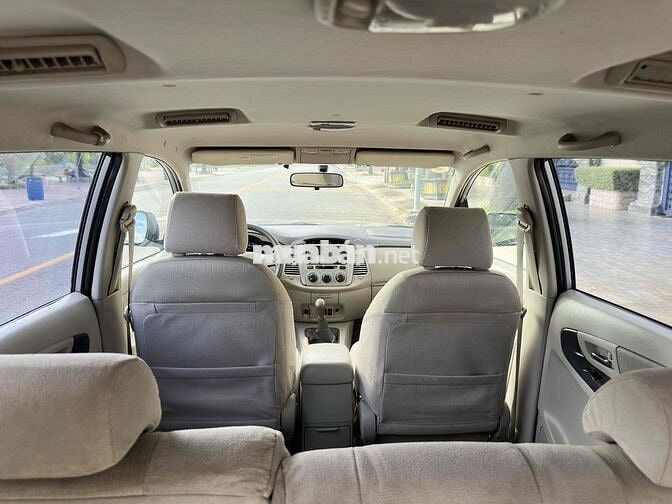 Toyota Innova 2.0E 2016 Số Sàn Bạc