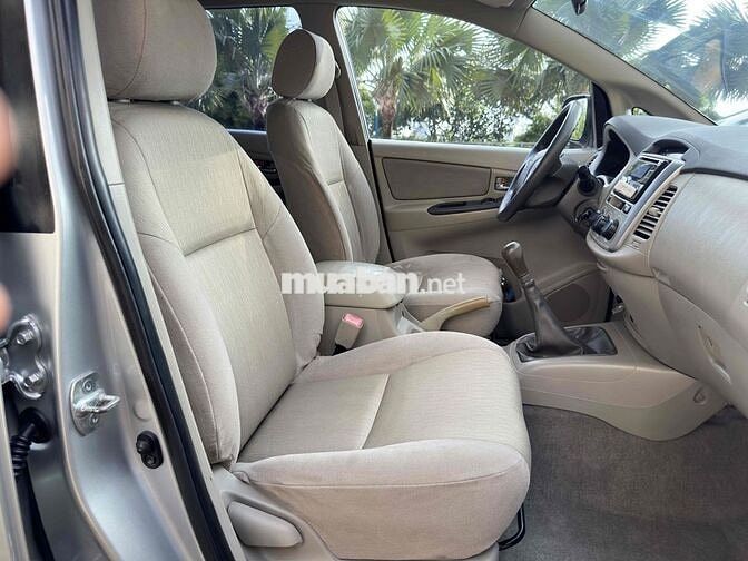 Toyota Innova 2.0E 2016 Số Sàn Bạc