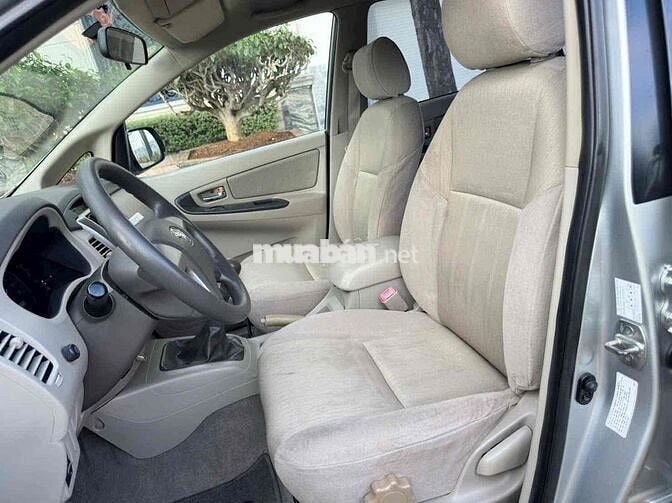 Toyota Innova 2.0E 2016 Số Sàn Bạc