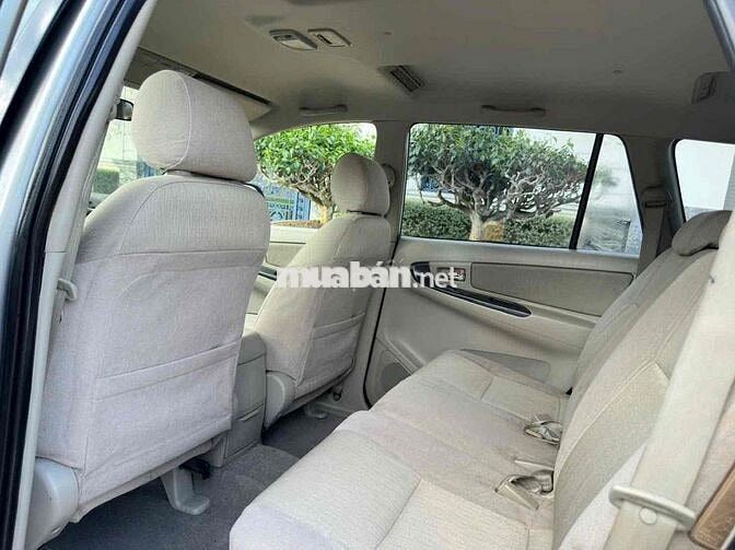 Toyota Innova 2.0E 2016 Số Sàn Bạc