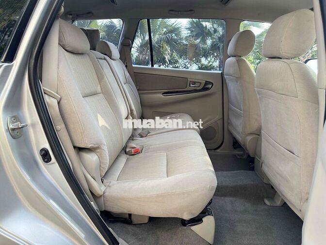 Toyota Innova 2.0E 2016 Số Sàn Bạc