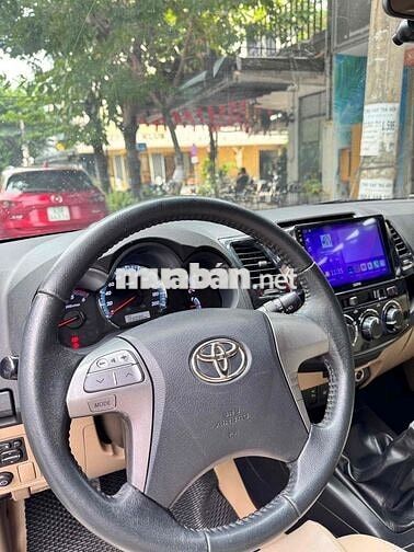Toyota Fortuner 7 chỗ màu Bạc