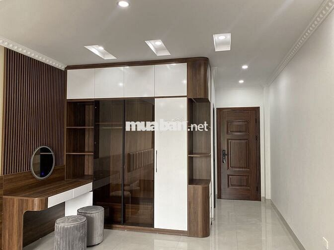 Bán 2 căn  4,5 tầng,ngõ 5,5m,dt 46m từ t2 50m