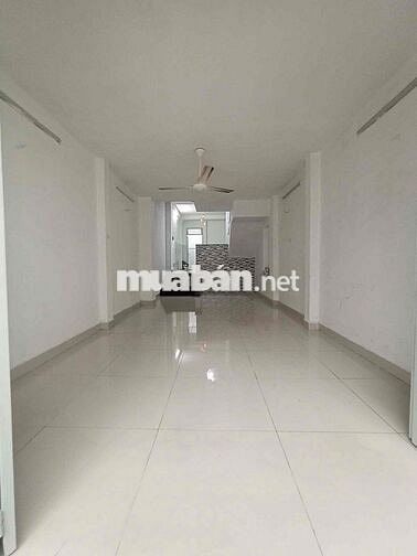 Nhà cấp 4 MT Tên Lửa diện tích 4x21 trống suốt
