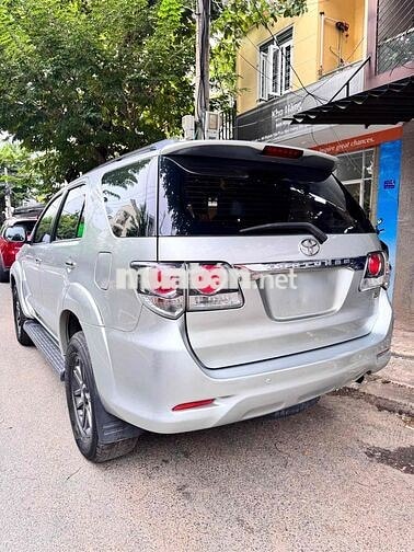 Toyota Fortuner 7 chỗ màu Bạc
