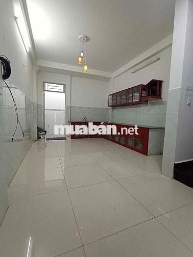 Nhà cấp 4 MT Tên Lửa diện tích 4x21 trống suốt
