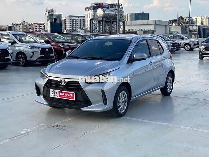 Toyota Wigo 1.2 D-CVT 2024 Bạc 8.000km