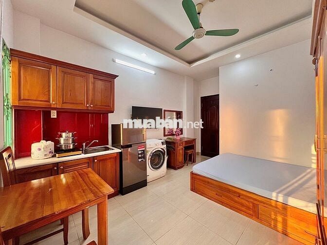 PHÒNG BAN CÔNG VIEW SIÊU ĐỈNH - CỬA SỔ - LÊ VĂN SỸ - QUẬN 3