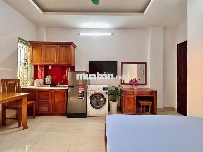 PHÒNG BAN CÔNG VIEW SIÊU ĐỈNH - CỬA SỔ - LÊ VĂN SỸ - QUẬN 3
