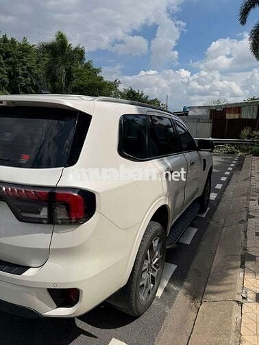 Ford Everest Titanium 2023 Trắng 7 chỗ