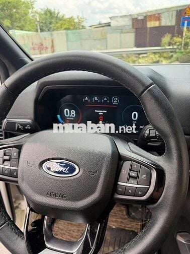Ford Everest Titanium 2023 Trắng 7 chỗ