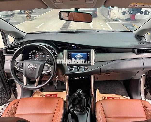 TOYOTA INNOVA 2.0E SỐ SÀN 2022