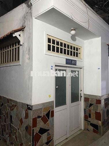 Cho thuê nhà 2  phòng ngủ Cách Mạng Tháng 8 Tân Bình . ***
