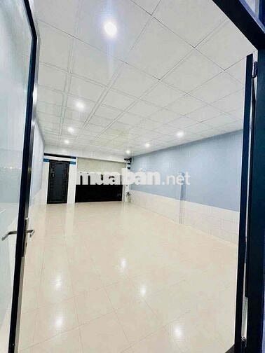 Cho Thuê Nhà Sân Rộng DT 6x20 1Trệt 3Lầu 4Pn 5Wc Đường Tải Ngã Tư Ga