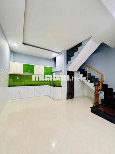 Cho Thuê Nhà Sân Rộng DT 6x20 1Trệt 3Lầu 4Pn 5Wc Đường Tải Ngã Tư Ga