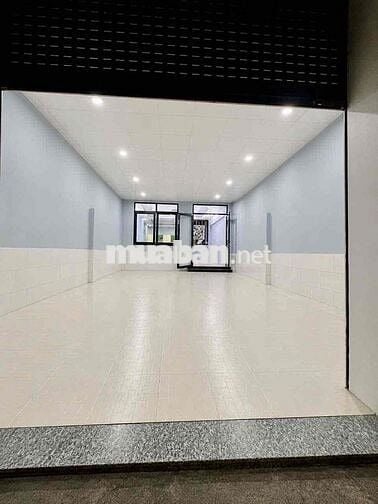 Cho Thuê Nhà Sân Rộng DT 6x20 1Trệt 3Lầu 4Pn 5Wc Đường Tải Ngã Tư Ga