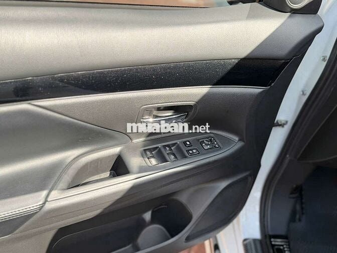 Mitsubishi Outlander CVT 2023 Trắng