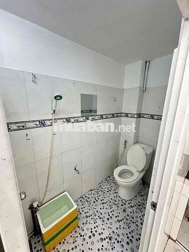 cho thuê nhà 2pn hẻm 405// hậu giang p11 q6 ( khu cc him lam )
