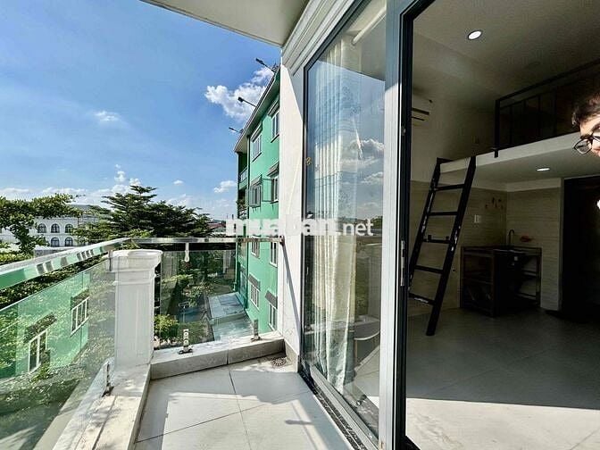 Duplex ban công - giá rẻ - sát vách NTTU - free tiền dv cho tsv