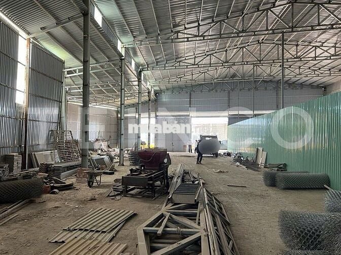 Kho xưởng 830 m² có điện 3 pha, trong cụm kho Quốc Lộ 1A, lộ Container