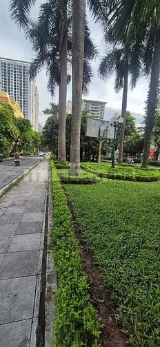 Cho thuê nhà mặt phố nguyễn cơ thạch . Dt. 45 m2 * 6 tầng thang máy.