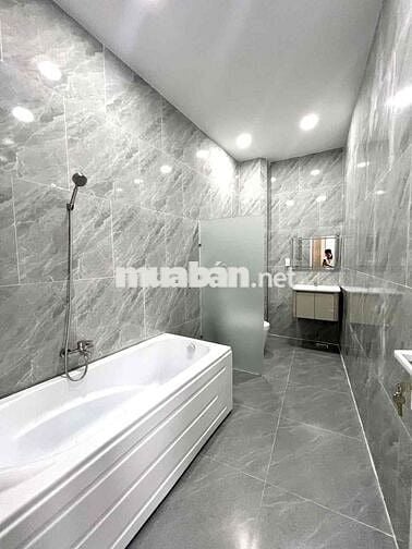 Nhà mới 4 tầng bê tông cốt thép, nở hậu L😊, nhà mới dọn vào ở ngay.