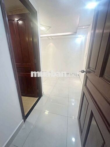 Cho thuê nguyên căn Trống rộng, 5pn6wc, hxh Nguyễn Văn Đậu p11 B.Thạnh