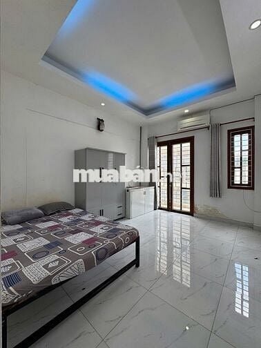 Phòng cho thuê có bancol cửa sổ trời gần công viên làng hoa