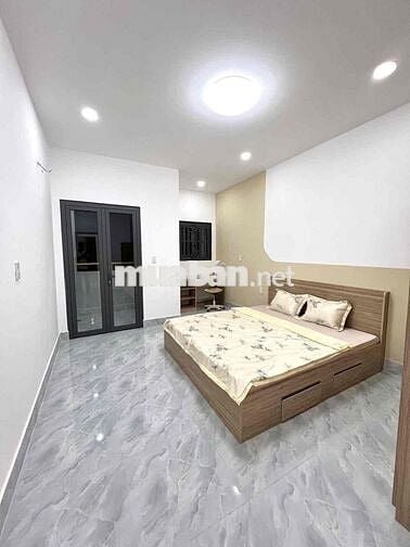 Nhà mới 4 tầng bê tông cốt thép, nở hậu L😊, nhà mới dọn vào ở ngay.