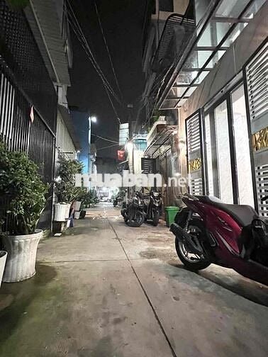 Nhà mới 4 tầng bê tông cốt thép, nở hậu L😊, nhà mới dọn vào ở ngay.