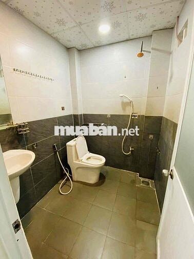 NHÀ RỘNG ( SÂN XE HƠI ) NGAY PICITY. TRỆT LỬNG 4PN 2WC