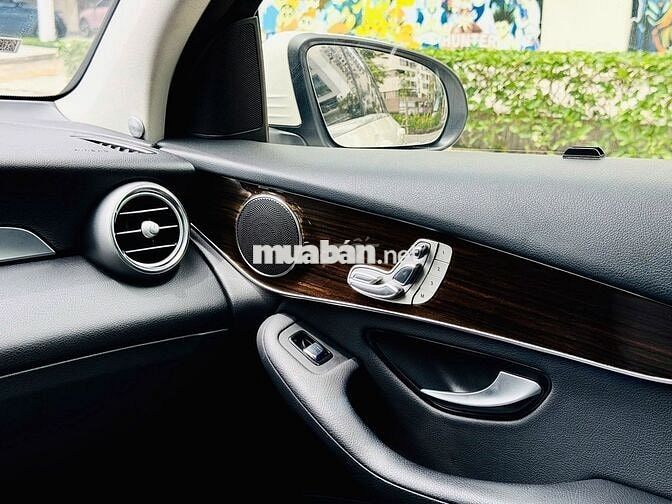 Mercedes-Benz GLC200 2022 Trắng