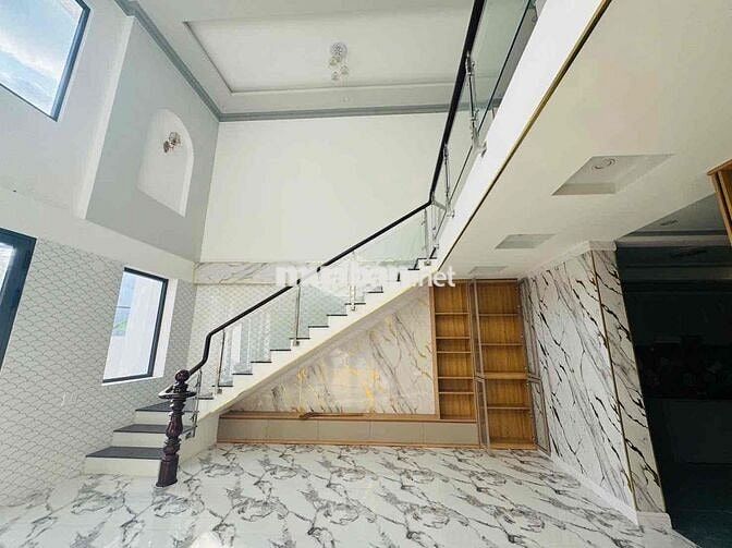 CÓ 2 căn KHU HÀNH CHÍNH cách chỉ 50m đi làm quá tiện! ib giá từng căn