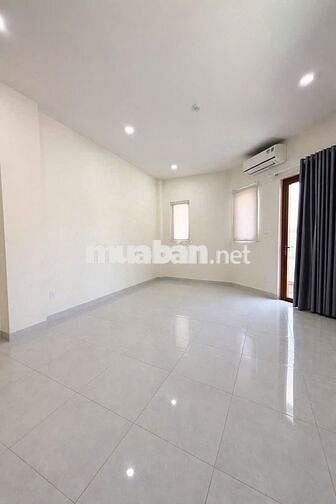 Phòng 25m2 có tủ lạnh tủ quần áo Q10