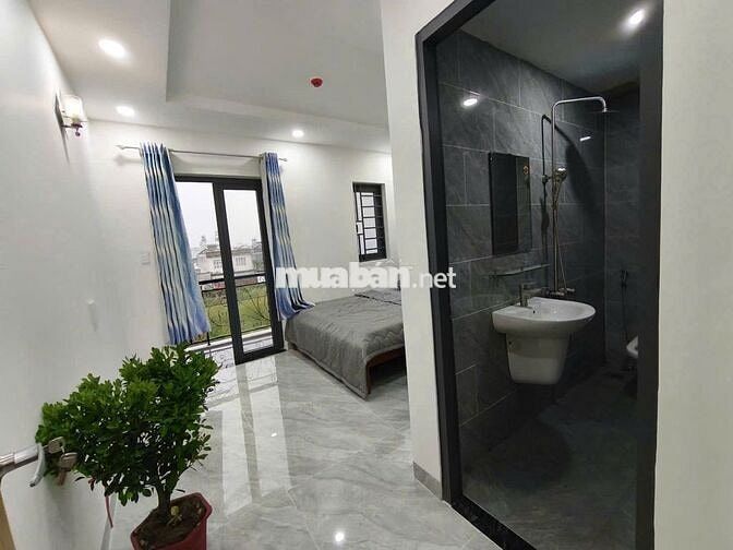 chính chủ cho thuê ban công tách bếp thang máy, full nội thất chuẩn ks