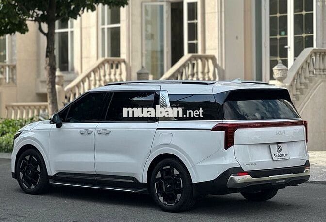Kia Carnival Signature 2024 Trắng 7 chỗ 12.000 km